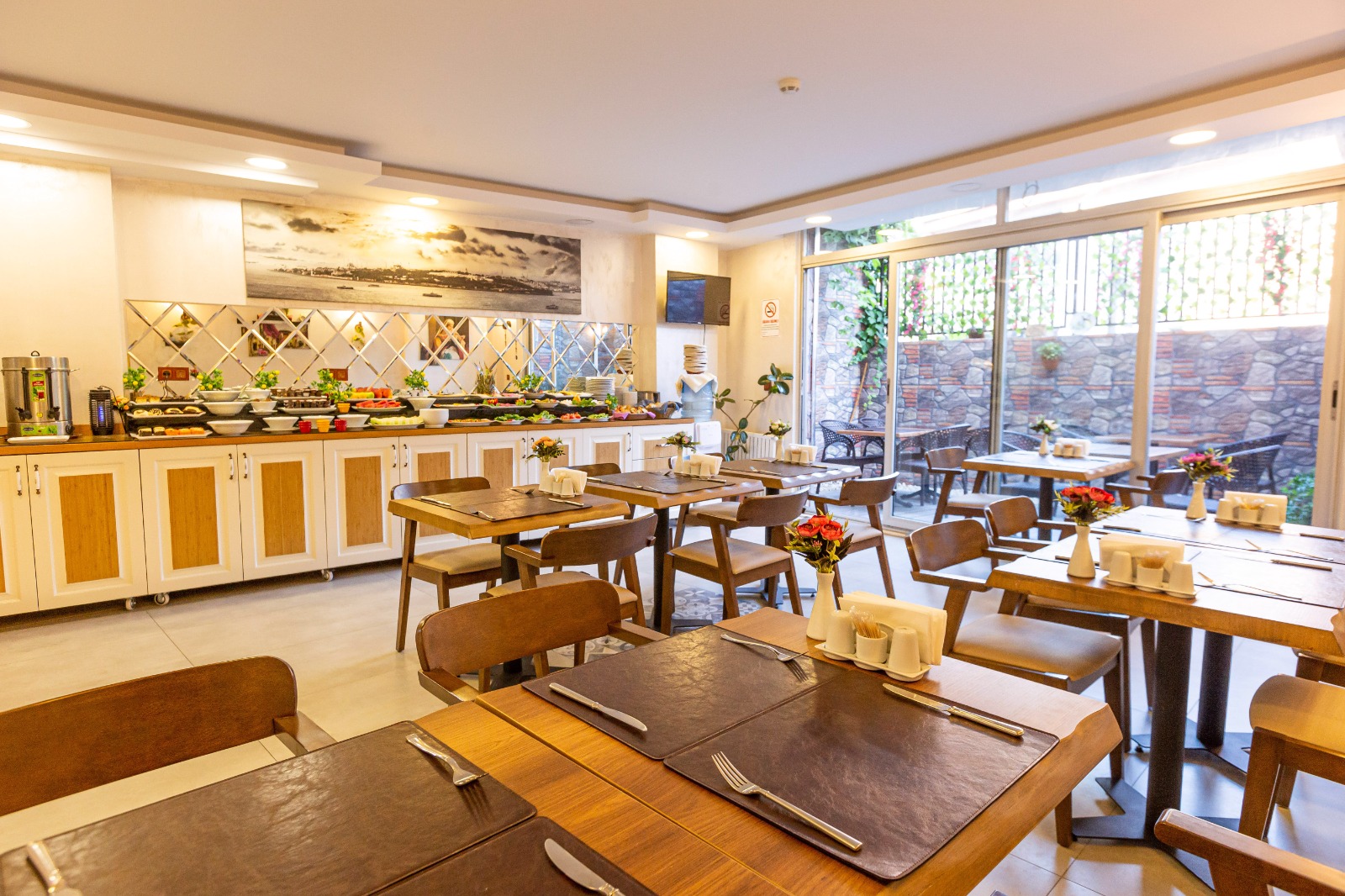 Kumru Hotel restaurant area